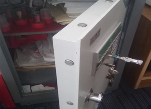 东莞东坑开保险柜锁 开密码锁